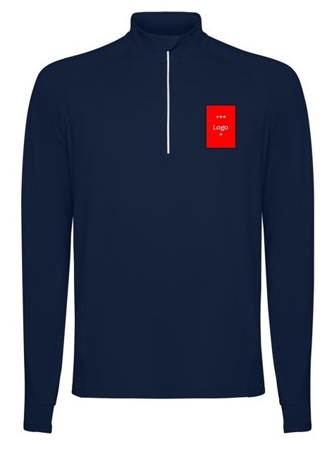 Leveres med Klubblogo trykket på front og supporter trykket på rygg. Navn og/eller initialer kan monteres mot et tillegg i prisen. Finnes også i damemodell og i barnestørrelser. Pris til barn kr. 475,-